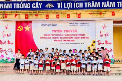 CHƯƠNG TRÌNH TRAO TẶNG MŨ BẢO HIỂM CHO HỌC SINH KHỐI 1